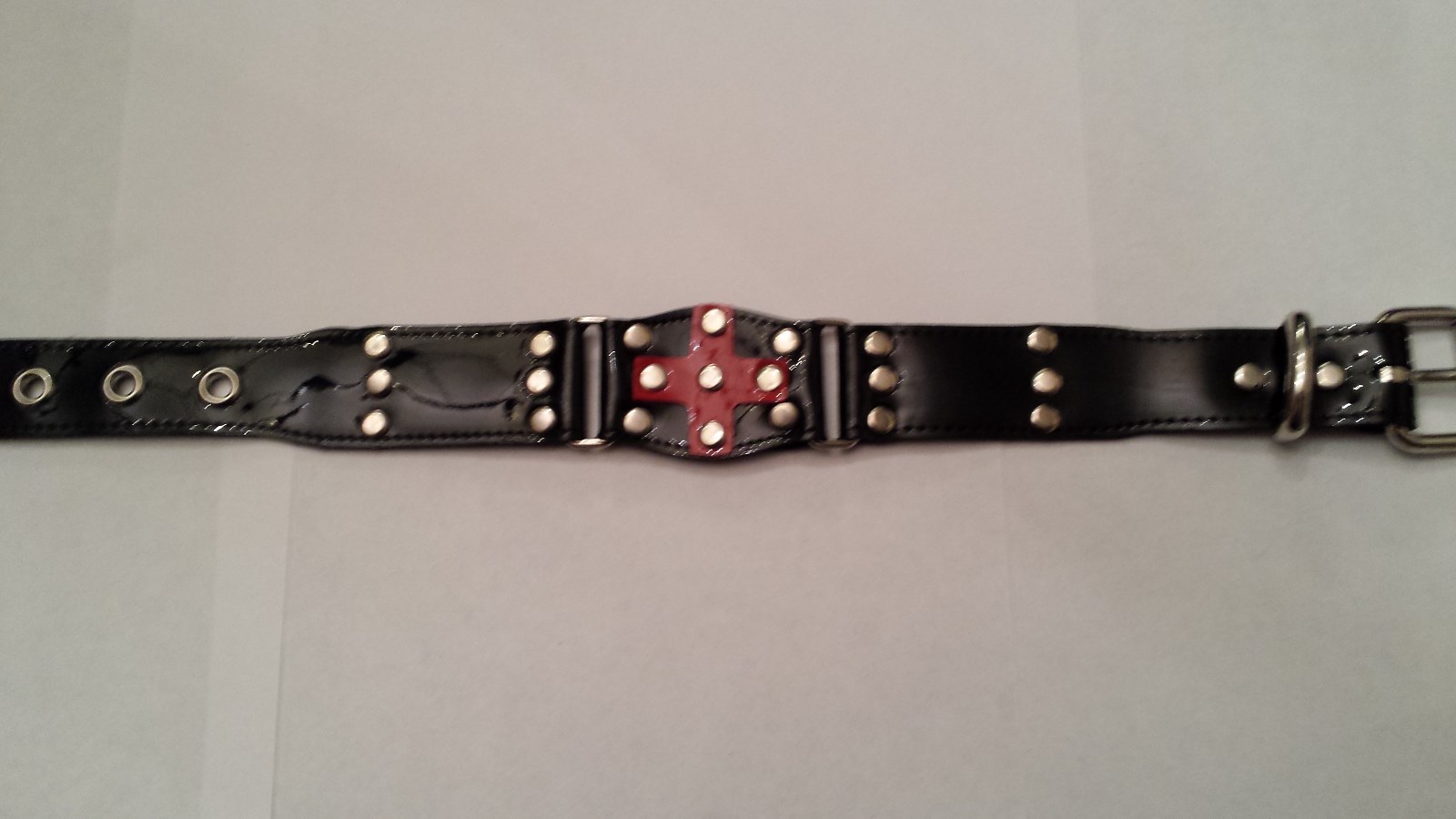 CHOKER-COLLAR – 21 RIVETS – PATENT LEATHER – BUCKLE CLOSURE – GOTHIC, PUNK -NEW*