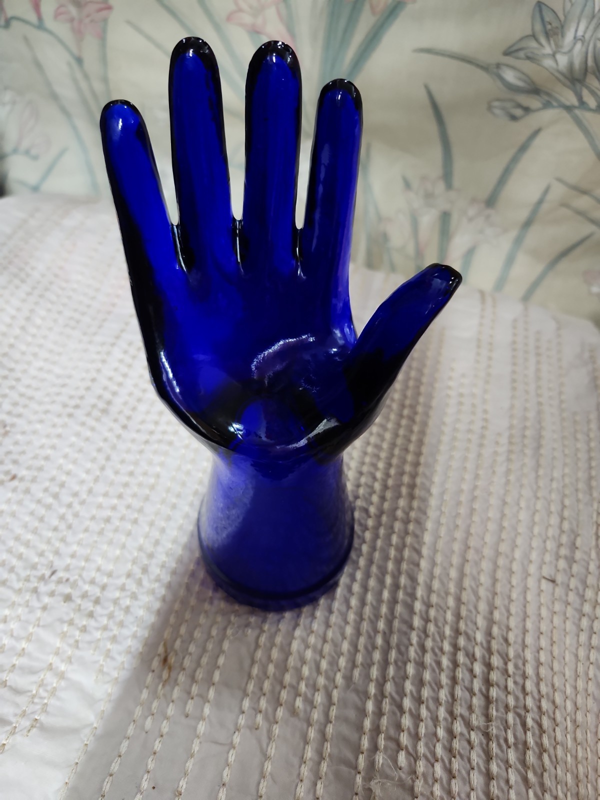 Vintage Cobalt Blue Glass Hand Mannequin Jewelry Display Ring Holder 8″…