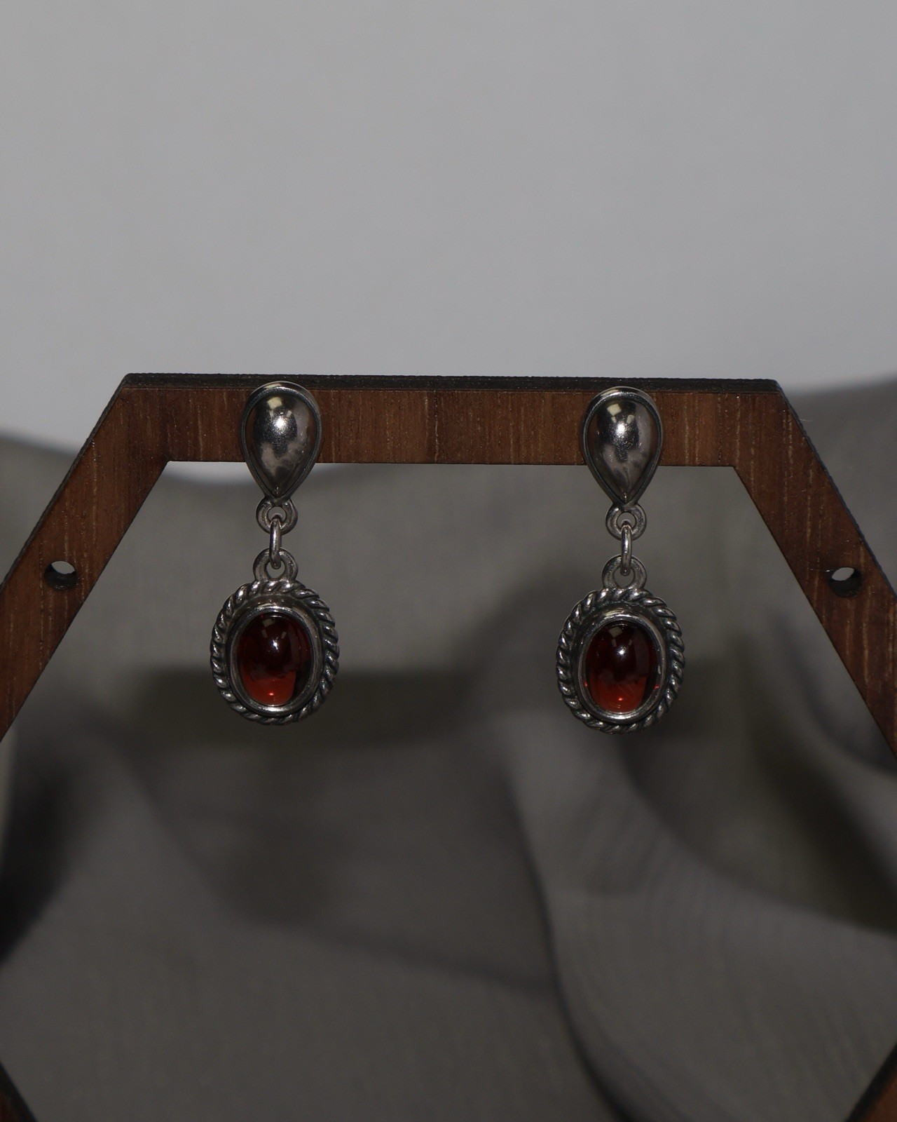 Retired James Avery 925 Garnet Dangle Earrings 4.90G / 1in