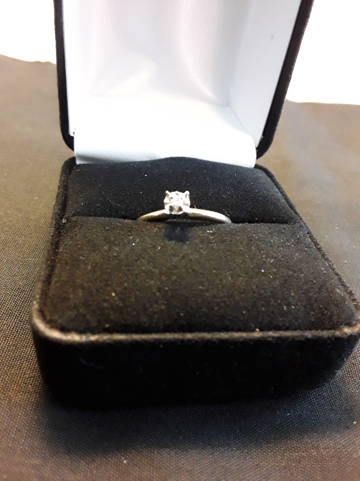 Vintage diamond ring 10K size 5 3/4 Tested Genuine 1OK,NATURAL DIAMOND ! Nice