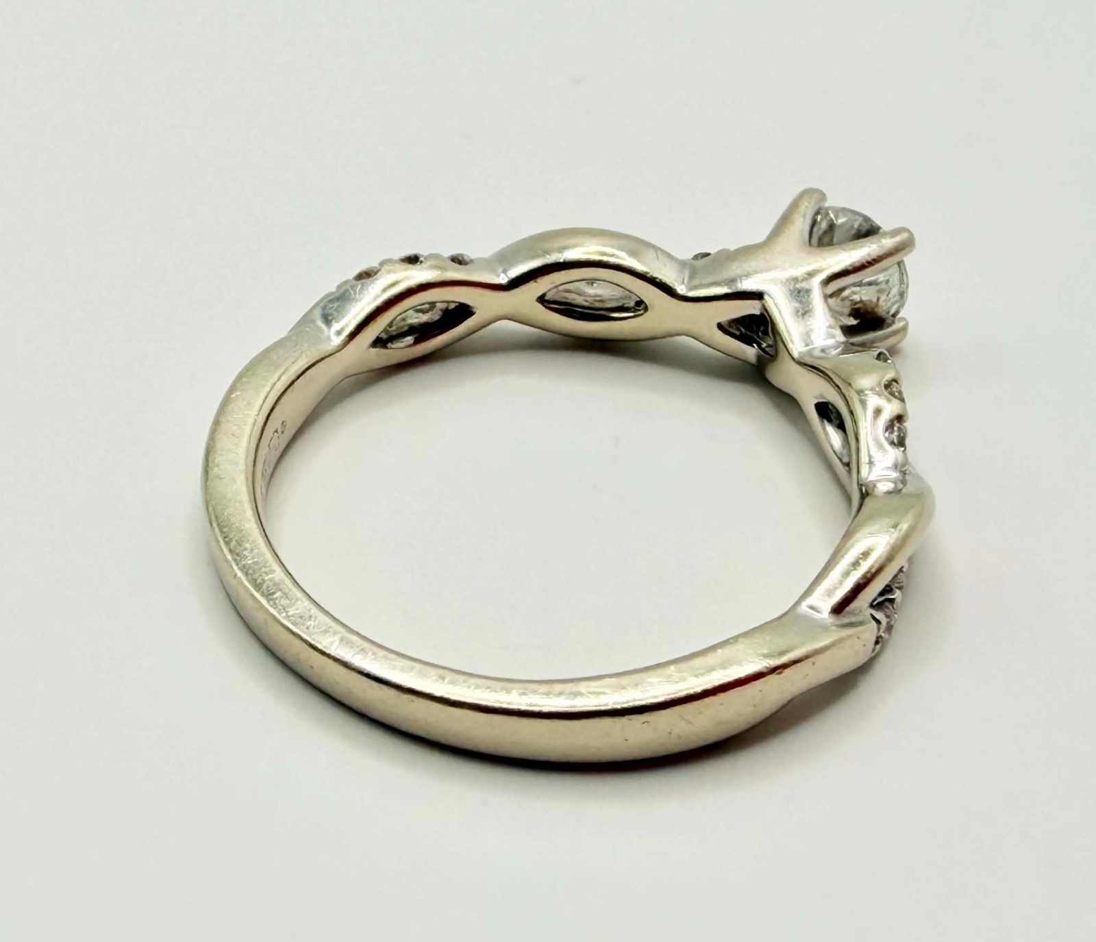 Dainty 14k White Gold Twist Band Ring Approx .25ct Main NATURAL Diamond Sz 8.25
