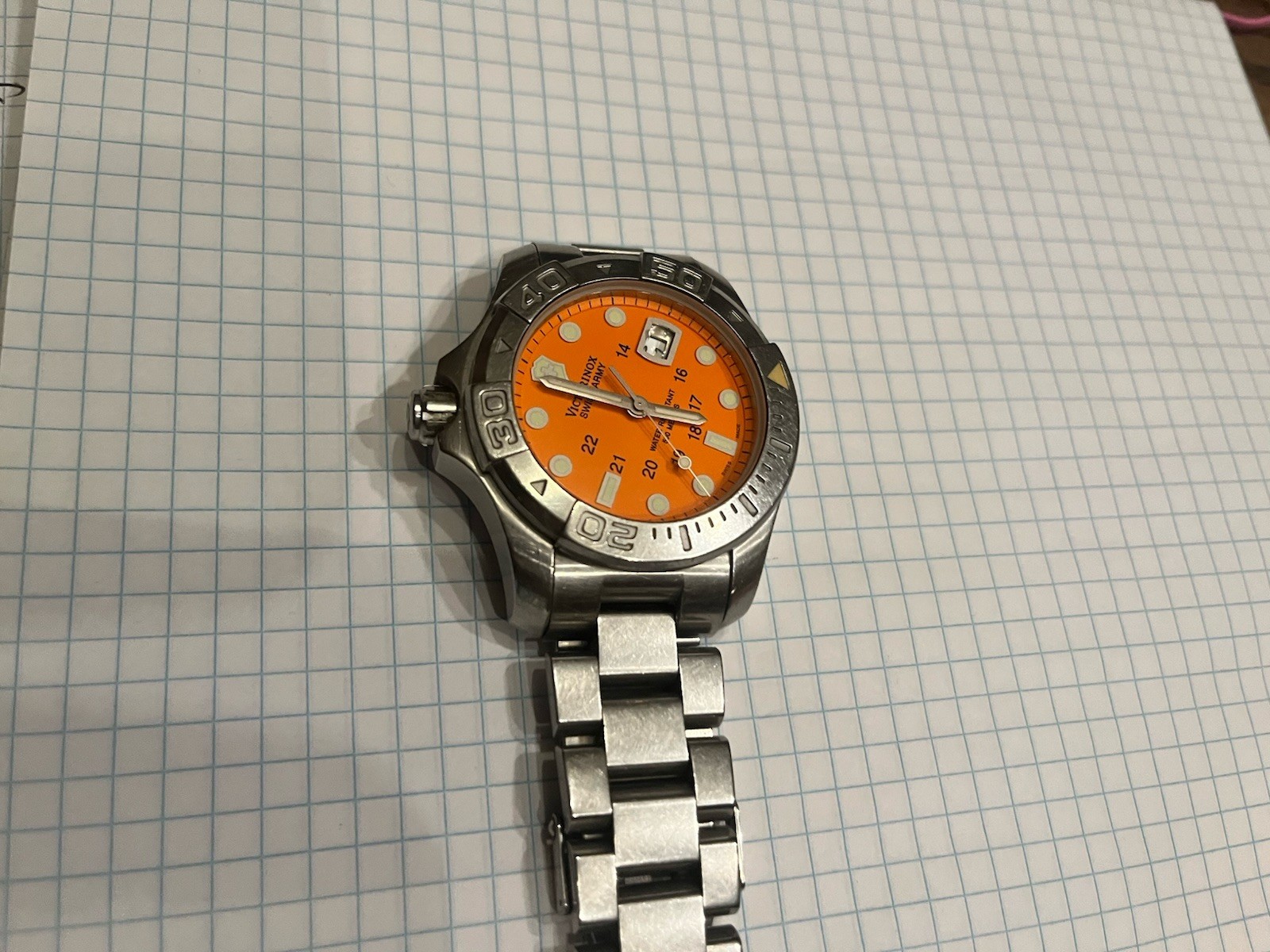 Victorinox Swiss Army 20 ATM 42mm Quartz 200m Orange Dial Date Diver SS