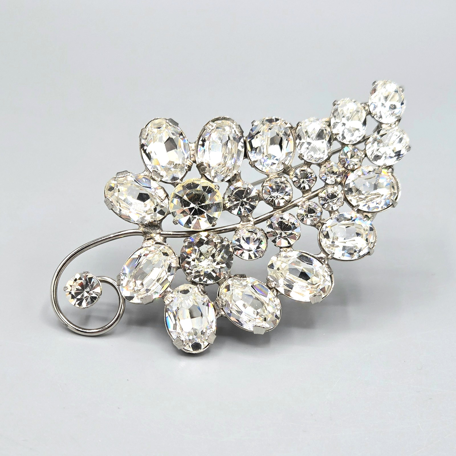 Retro Weiss Co NY Large Clear Oval Rhinestone Leaf Swirl Rhodium Plate Brooch