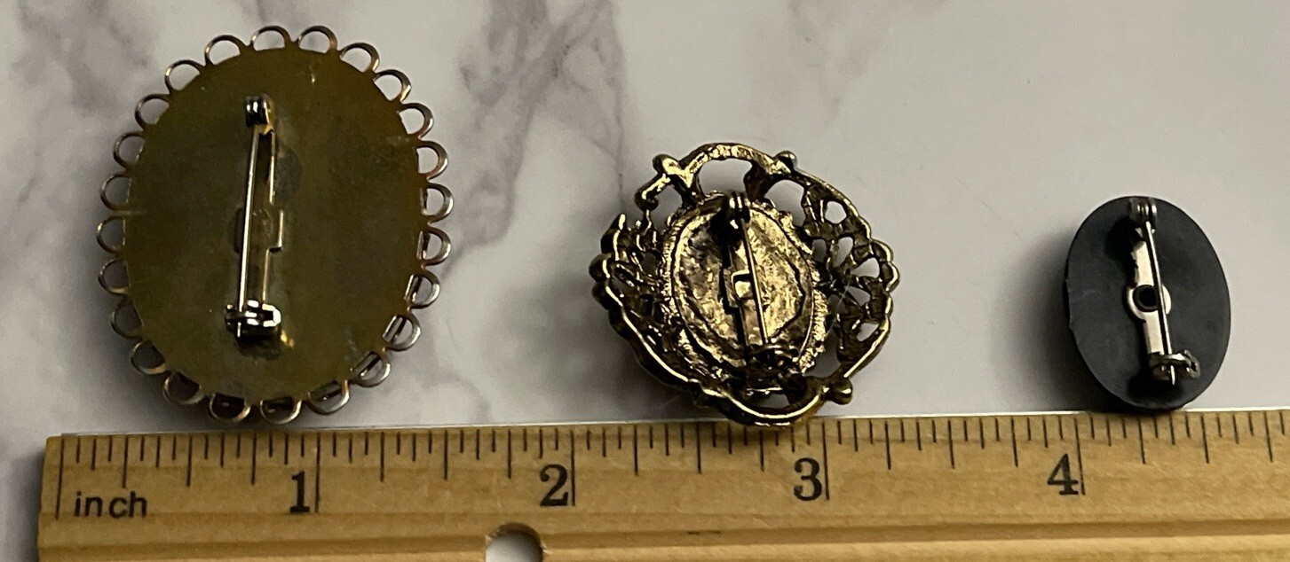 Vintage Gold Tone 3 Plastic Cameo Brooch Pins Jewelry JH-9