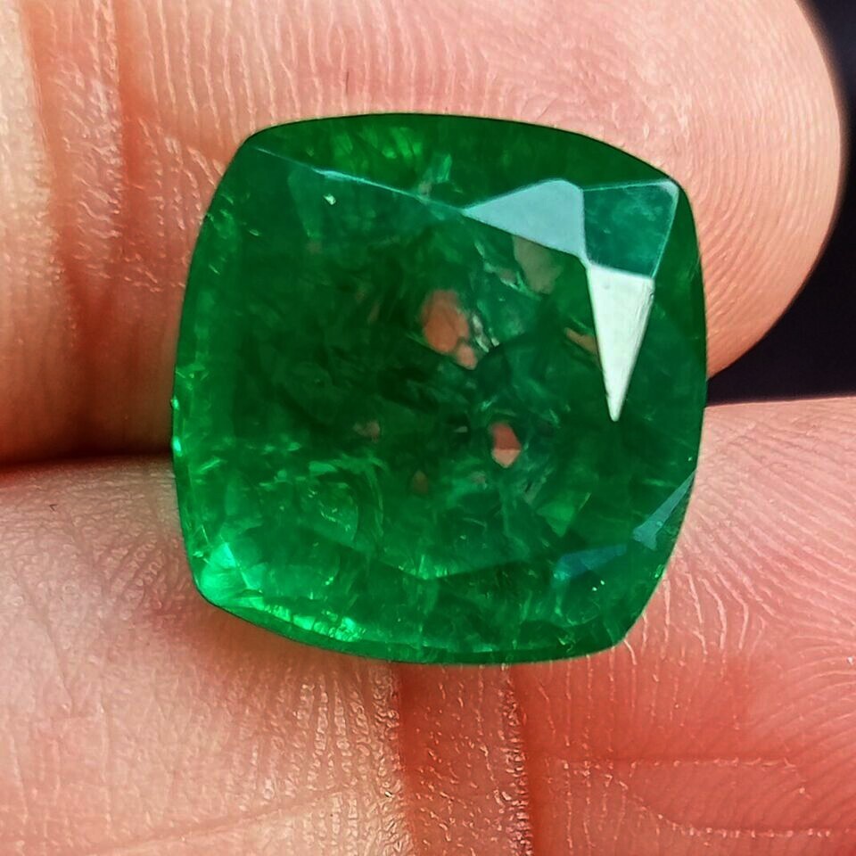 Flawless Natural 9.55 Ct Colombian Green Emerald Certified Cushion Cut Gemstone