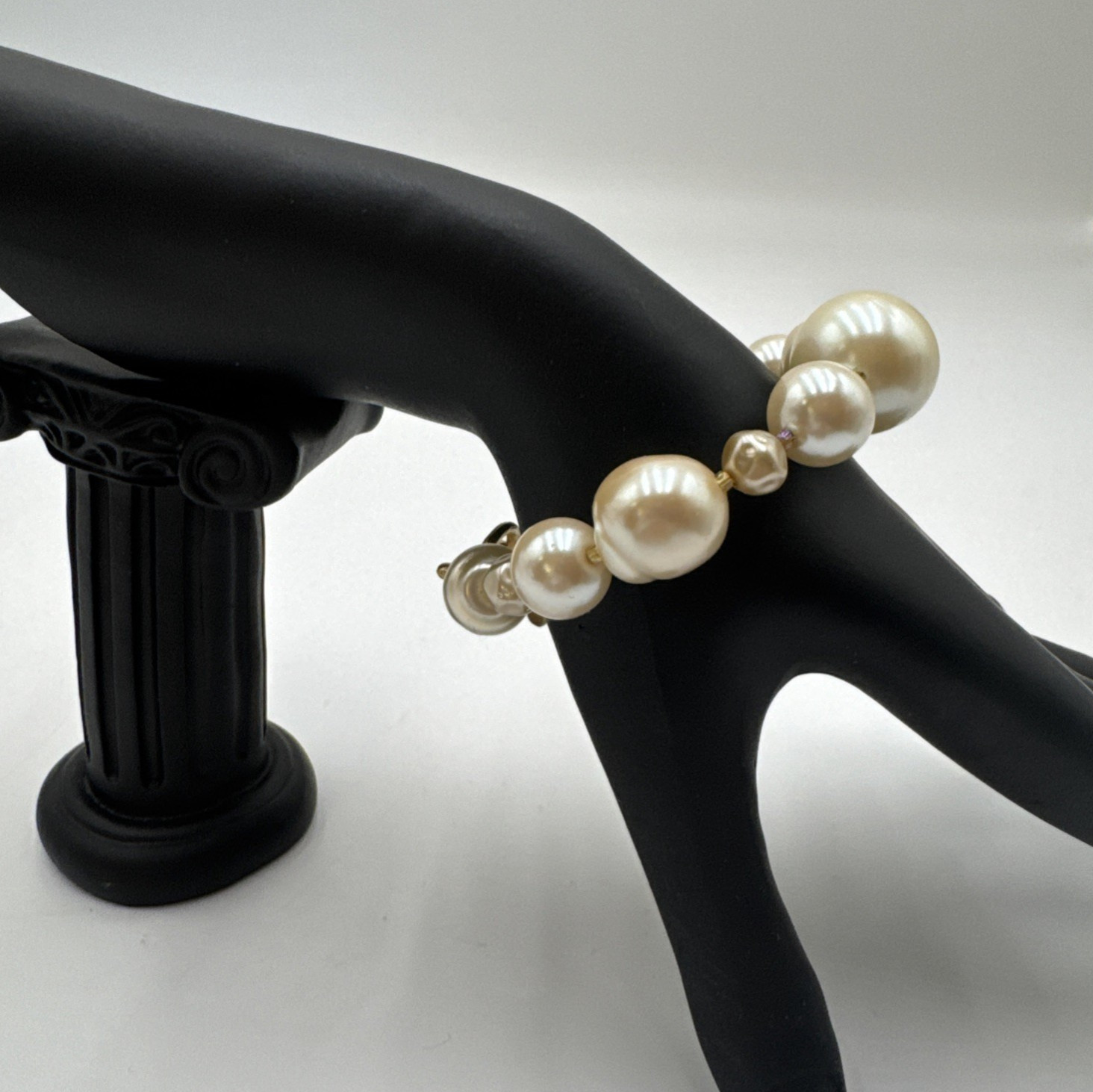 Vtg 90s Shane Boyner Chunky Big Faux Pearl Statement Toggle Bracelet 6.25″