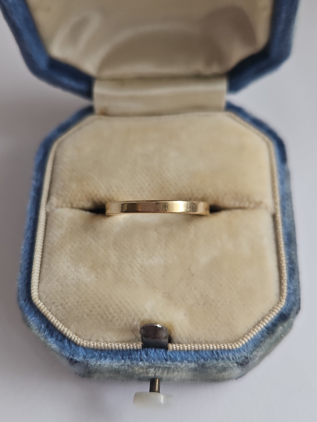 Classic 14k Yellow Gold Plain Wedding Band Pinky Ring Size 4 Weighs 1.60 Grams