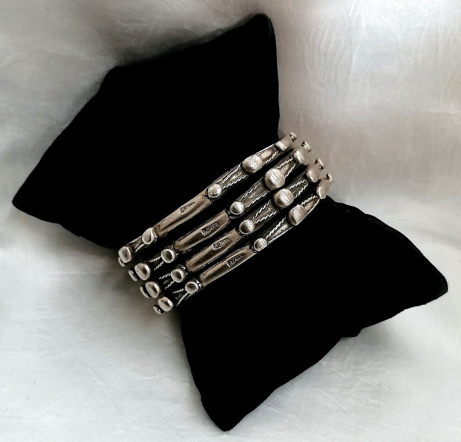ANTIQUE SPECTACULAR ETHNIC HORSESHOE BRACELET ASHLAR, NUBIA, 1900.