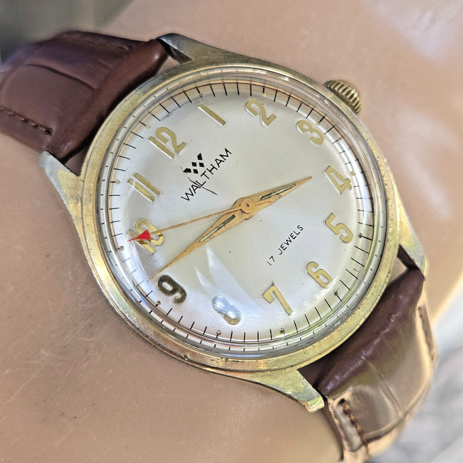 Vintage WALTHAM men’s manual wind watch swiss FE140 Number marked dial 1970s