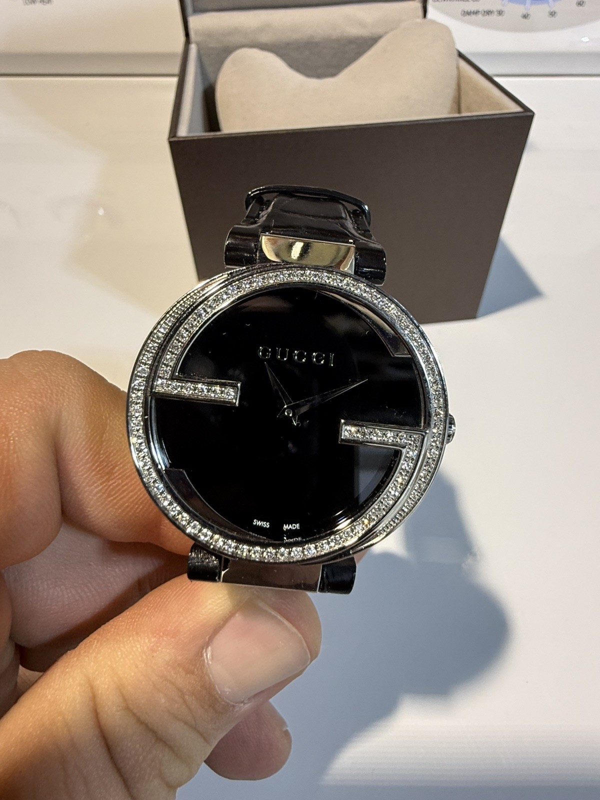 Gucci YA133312 Interlocking-G Grammy diamond bezel Unisex Black Leather strap