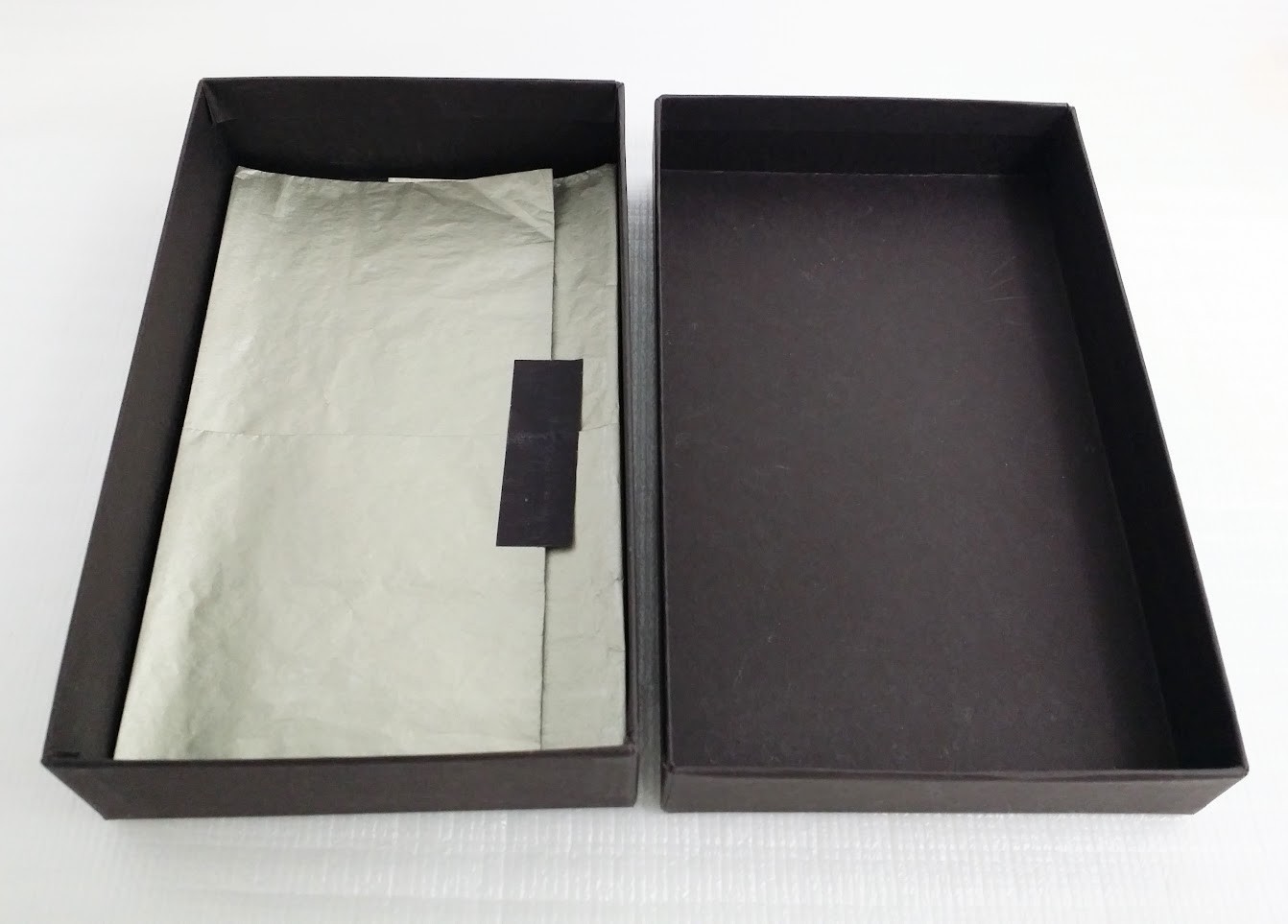 BOTTEGA VENETA Dark Brown Gift Box For Long Wallet