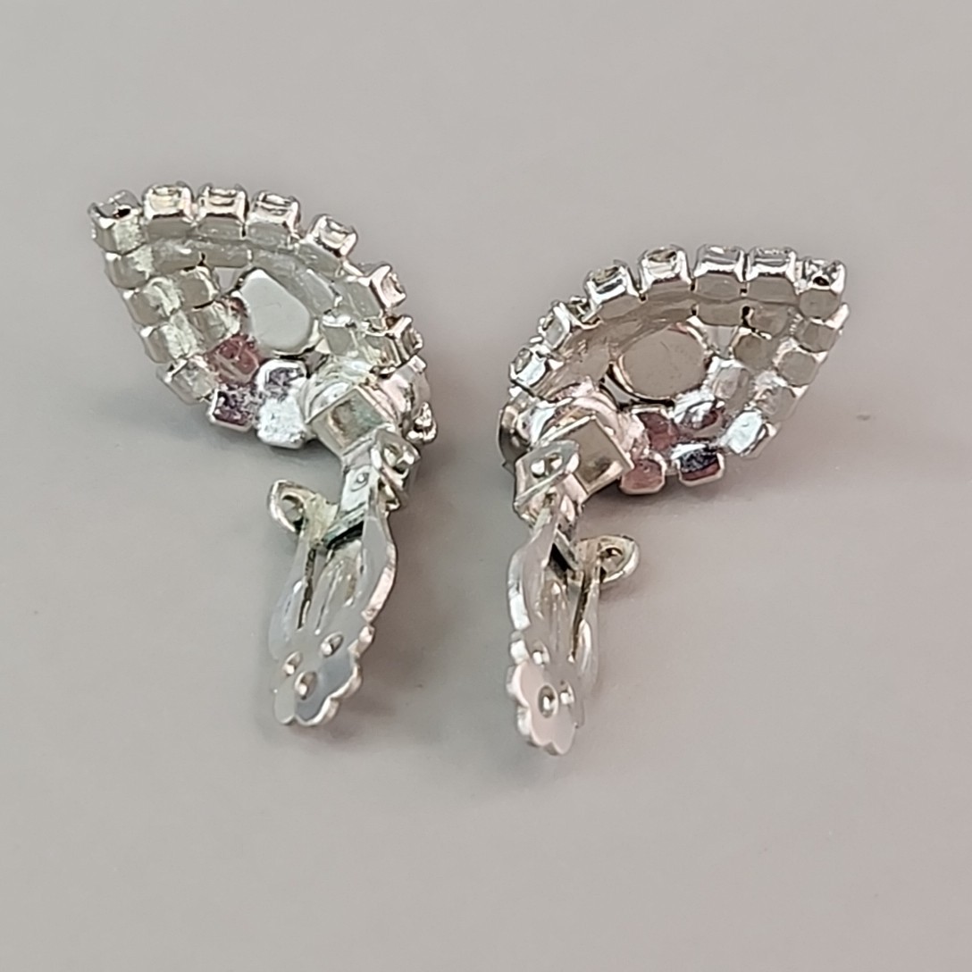 Vintage Rhinestone Clip On Earrings Clear Silver Tone Wedding Prom 1950s 2cm