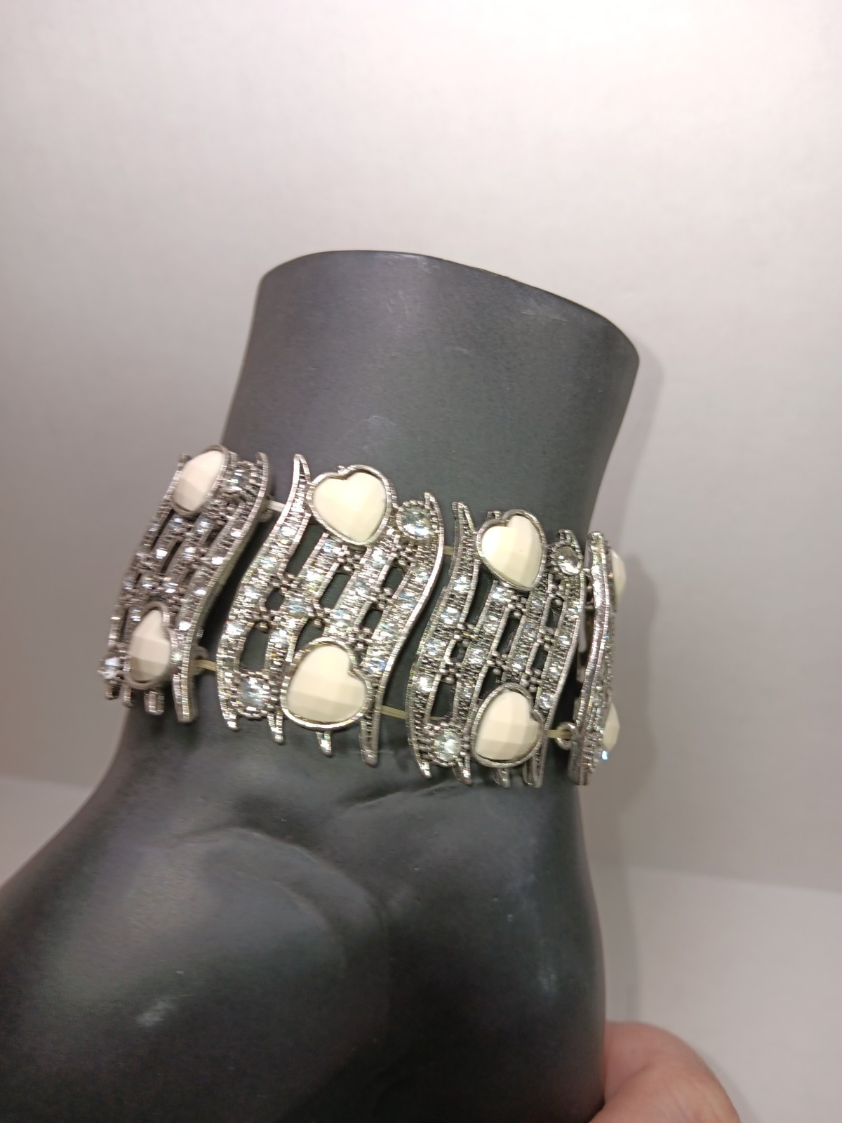 Stunning Stretch Bracelet Silver Tone Clear Rhinestones Off White Heart Stones