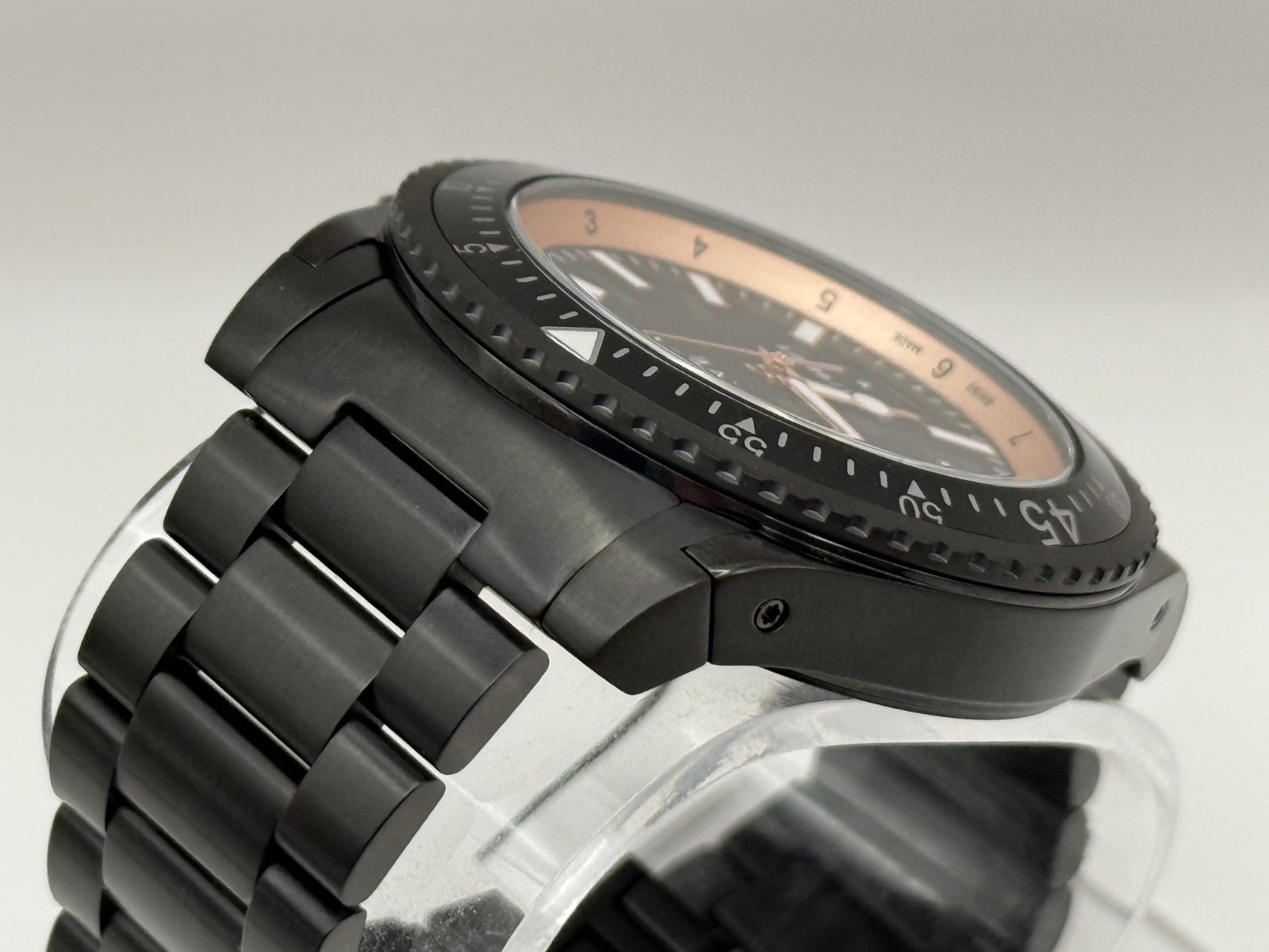 GUCCI Dive YA136213 Date Quartz Black Dial Mens Watch 45mm.