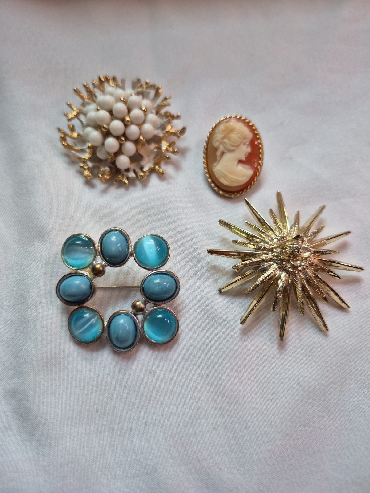 Vintage Brooches Lot Of Four