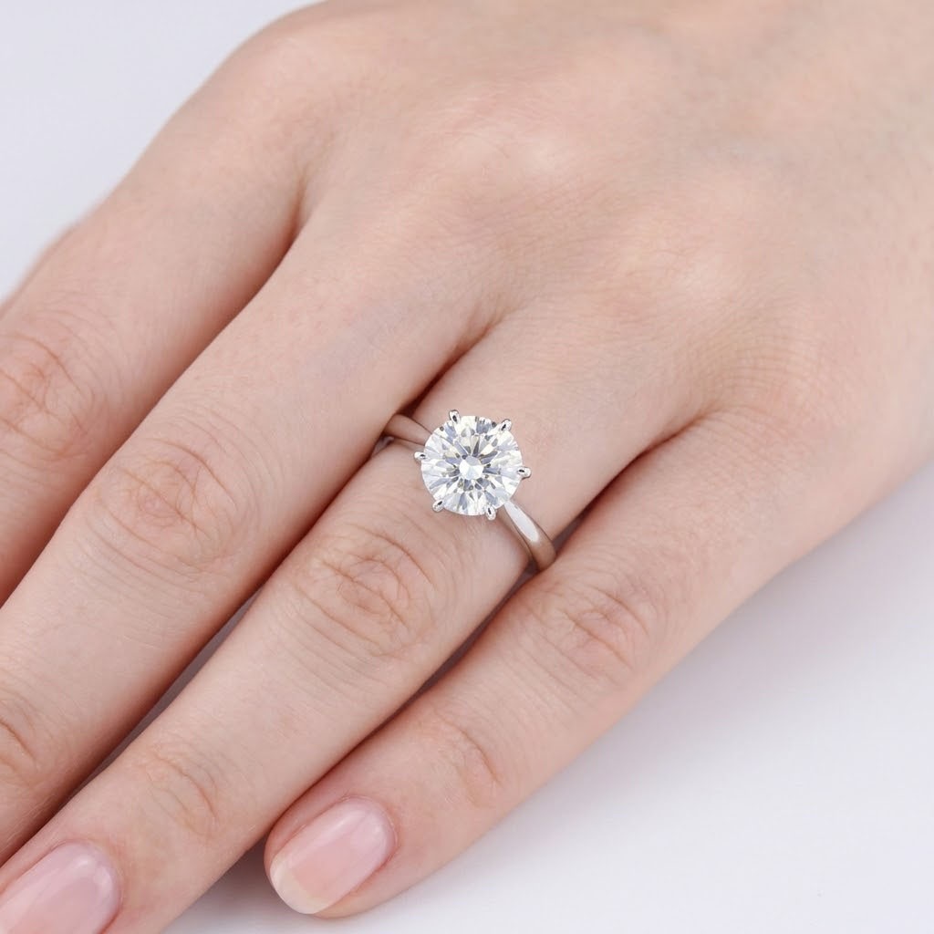 Classic Solitaire Engagement Ring 18K Gold 1.37 CT Round Lab-Grown Diamond F VS1