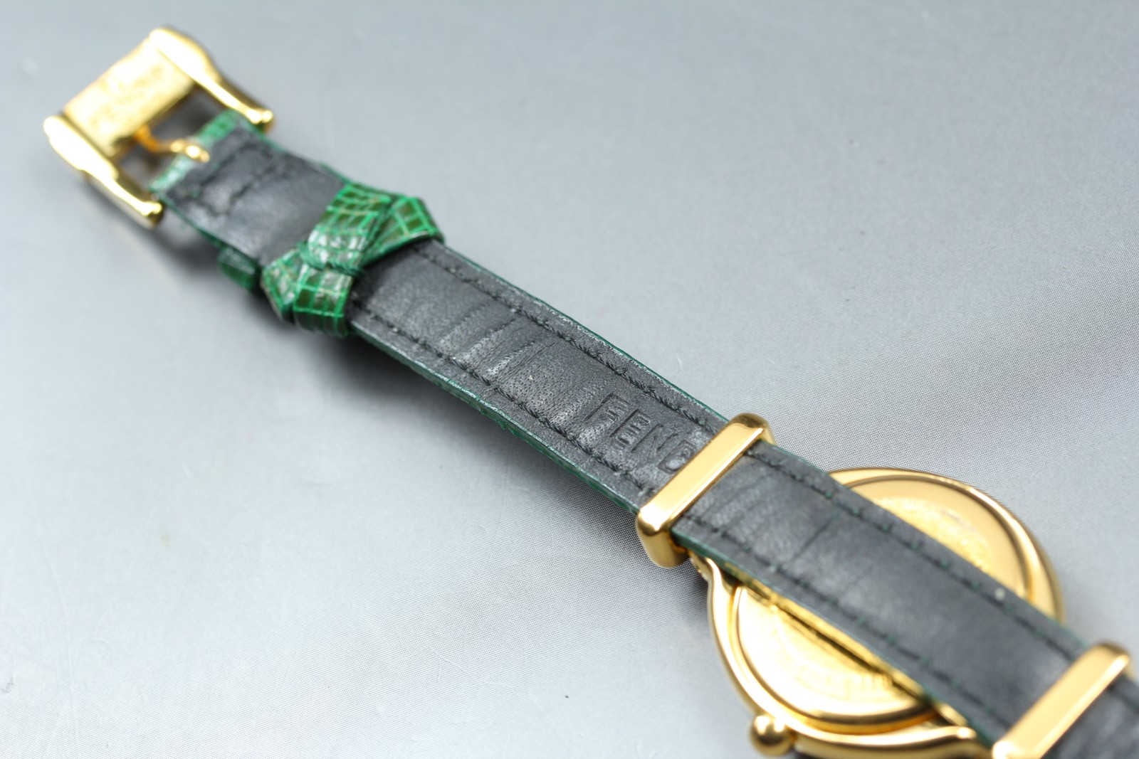 FENDI 640L Chameleon Change Green Belt Gold 24mm Women’s Quartz Watch Vintage