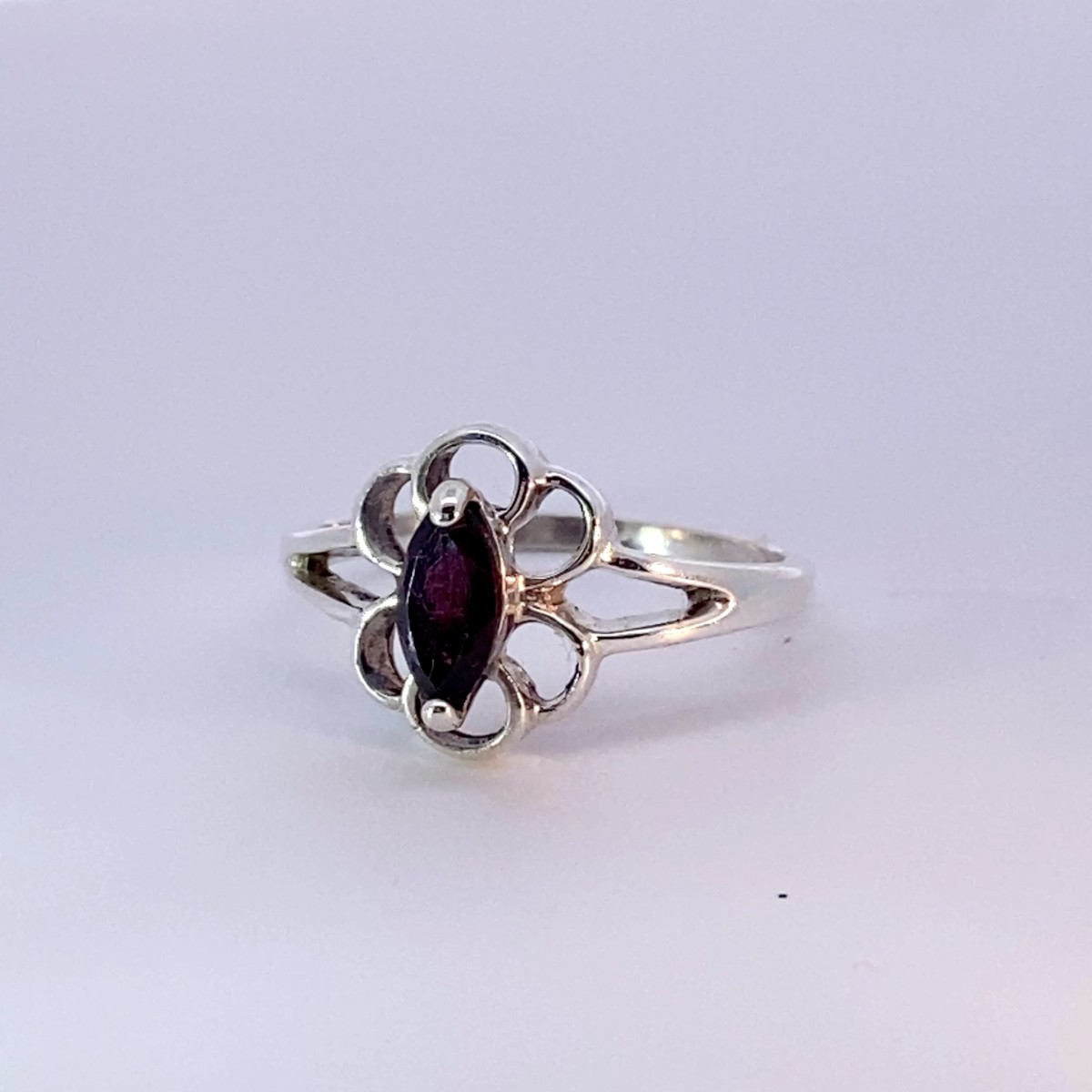 Synthetic Almandine Garnet Lady’s Silver & Stone Ring 925 Silver 2.5 (MI1074774)