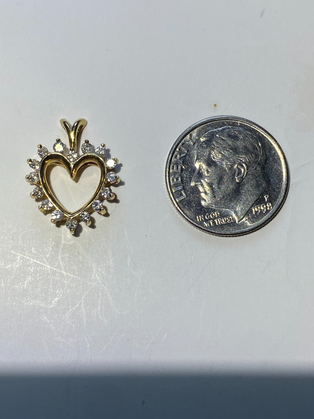 Gold Heart Pendant / 16 Diamonds – Stamped 14K Yellow Gold 1.2 grams -incl. box