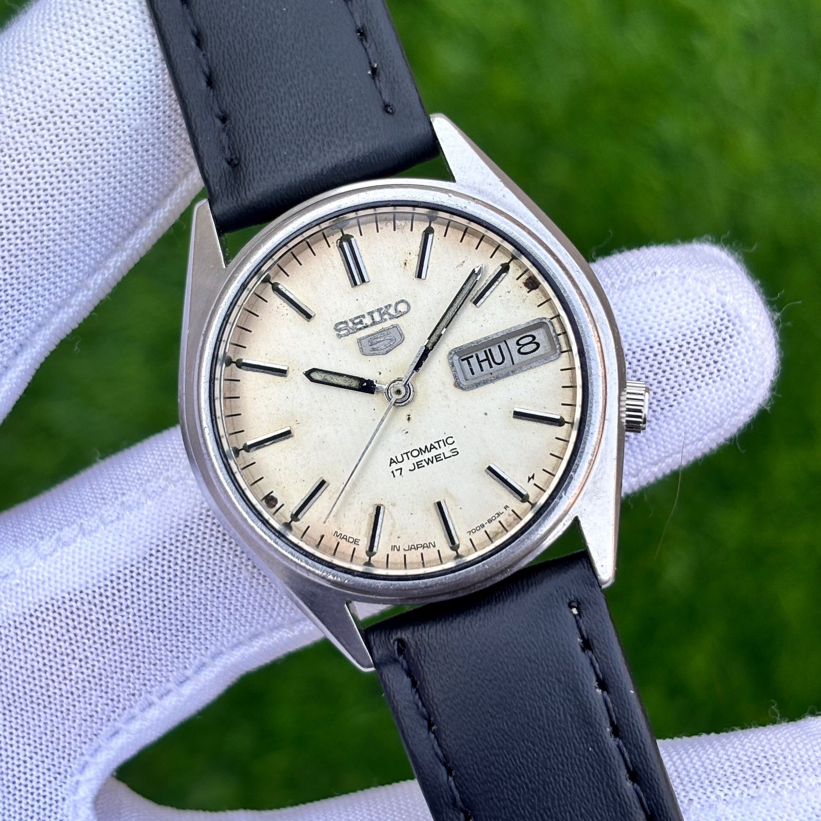 Vintage Seiko 5 White Silver Dial Automatic Japan Made Men’s Watch 7009-6001