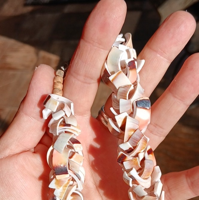 Vintage Handmade Hawaiian White & Brown Natural Shell Necklace