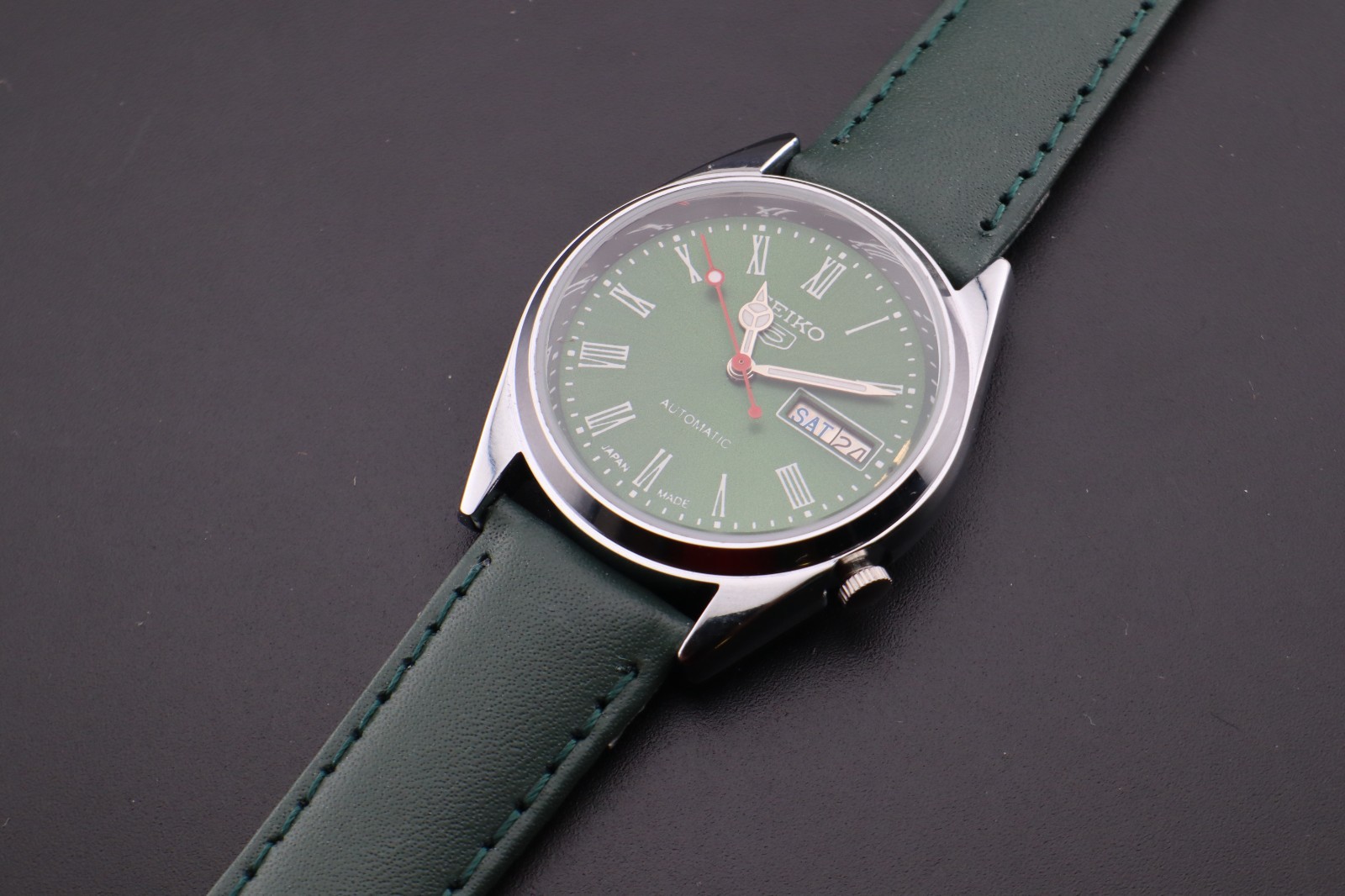 Vintage Seiko 5 Automatic 7009A Japan Made Men’s Wrist Watch, Day/Date