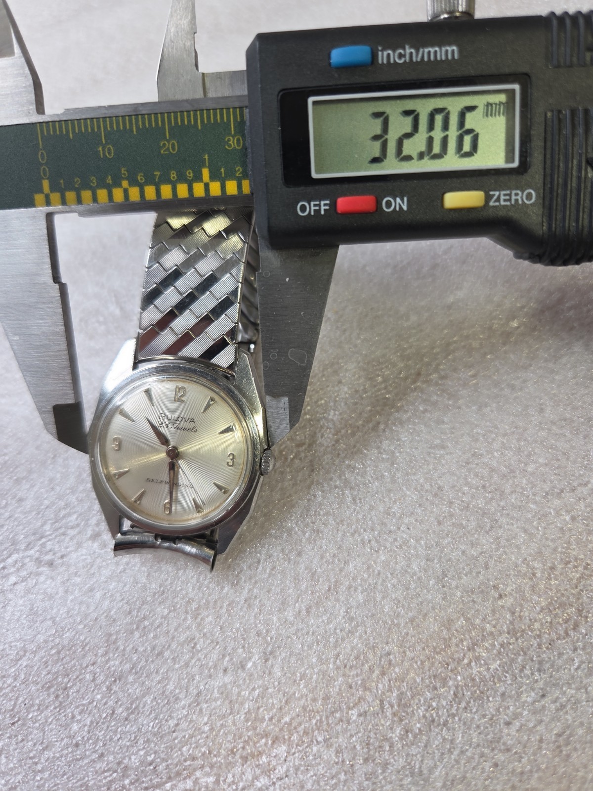 Rare Case And Dial Vintage Bulova 23 Jewels Automatic 10BZAC Running Watch