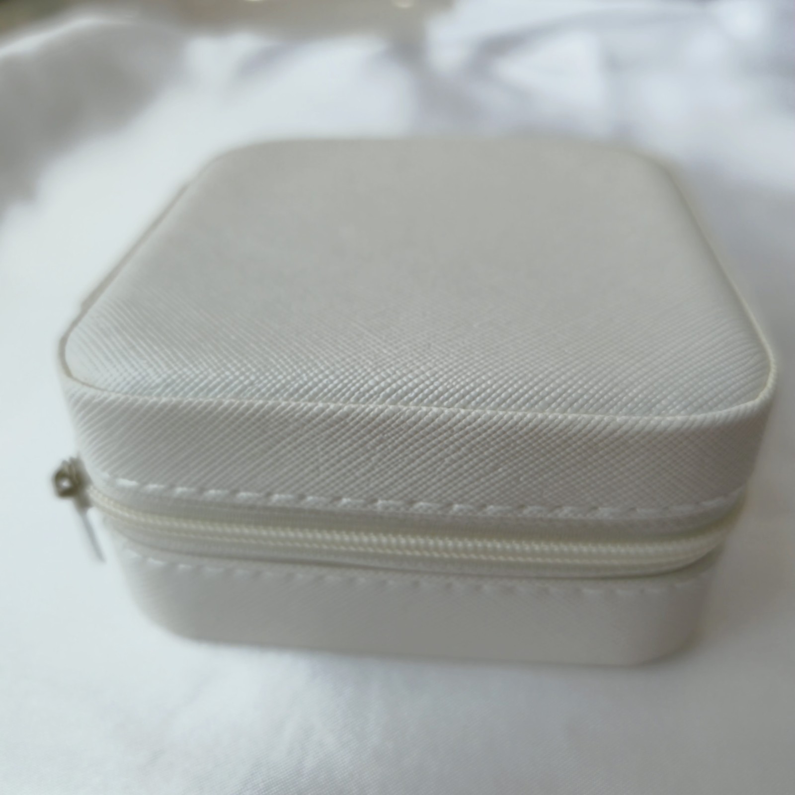 White Square Zip-Around Travel Jewelry Case / Jewelry Box 9.5 × 9.5″