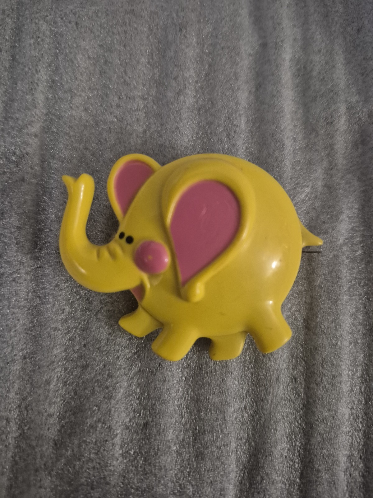 Vintage Avon 1973 Acrylic Elephant Fragrance Glace Brooch Pin