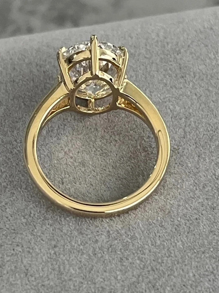 IGI 5.00 Ct Oval-Cut EF/VS1 Lab Grown Diamond Split Shank Ring 14k Yellow Gold