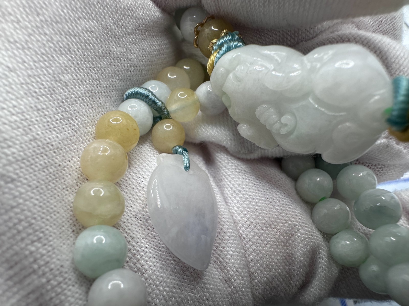 Certified Type A Natural Jadeite Pixiu / leaf Amulet Stretch Bracelet 5.6mm
