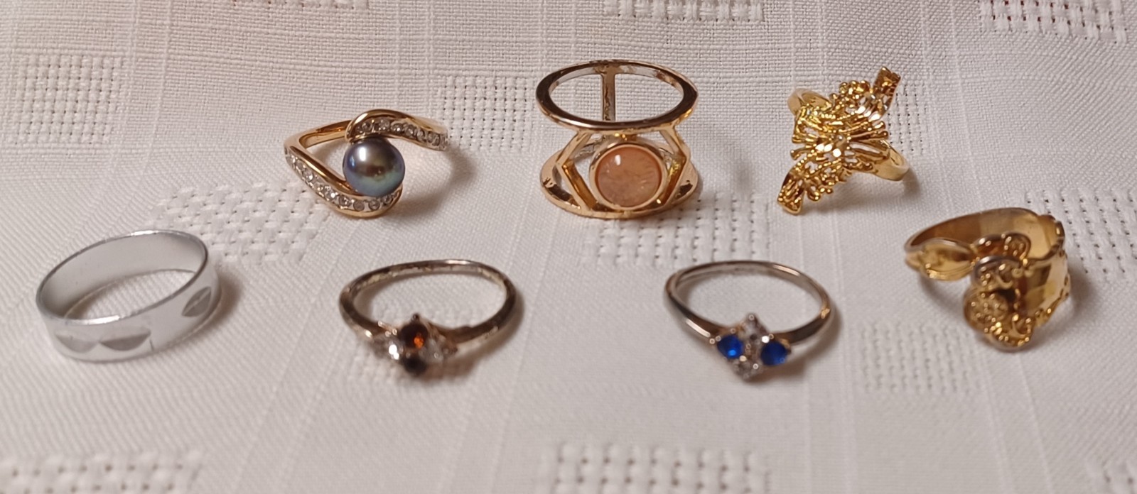 Jewelry lot 7 beautiful rings SIZE 6 to 6 1/2 faux black pearl Band