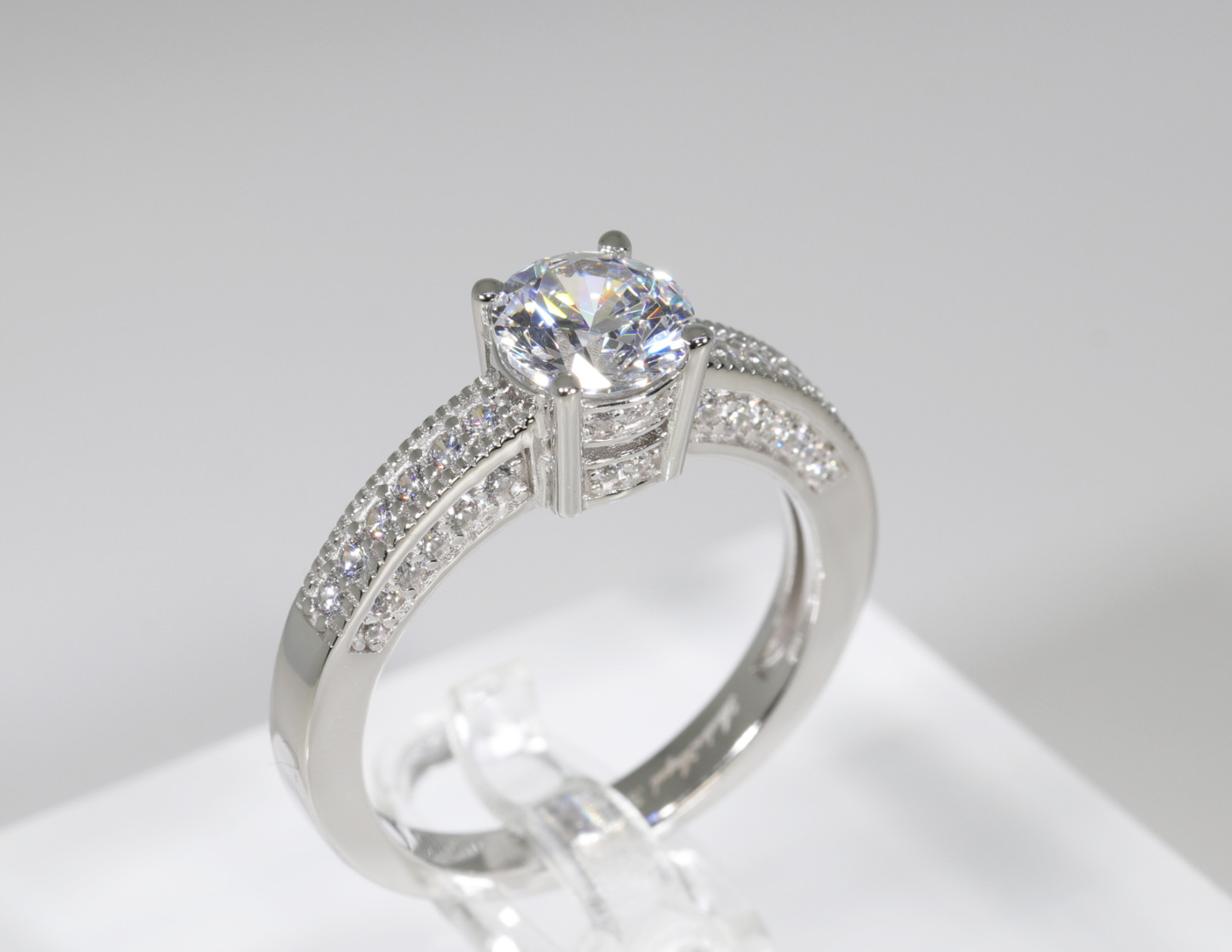 Solid Silver 925 Wedding Engagement Ring Round Cut Cubic Zirconia Stones 5A+