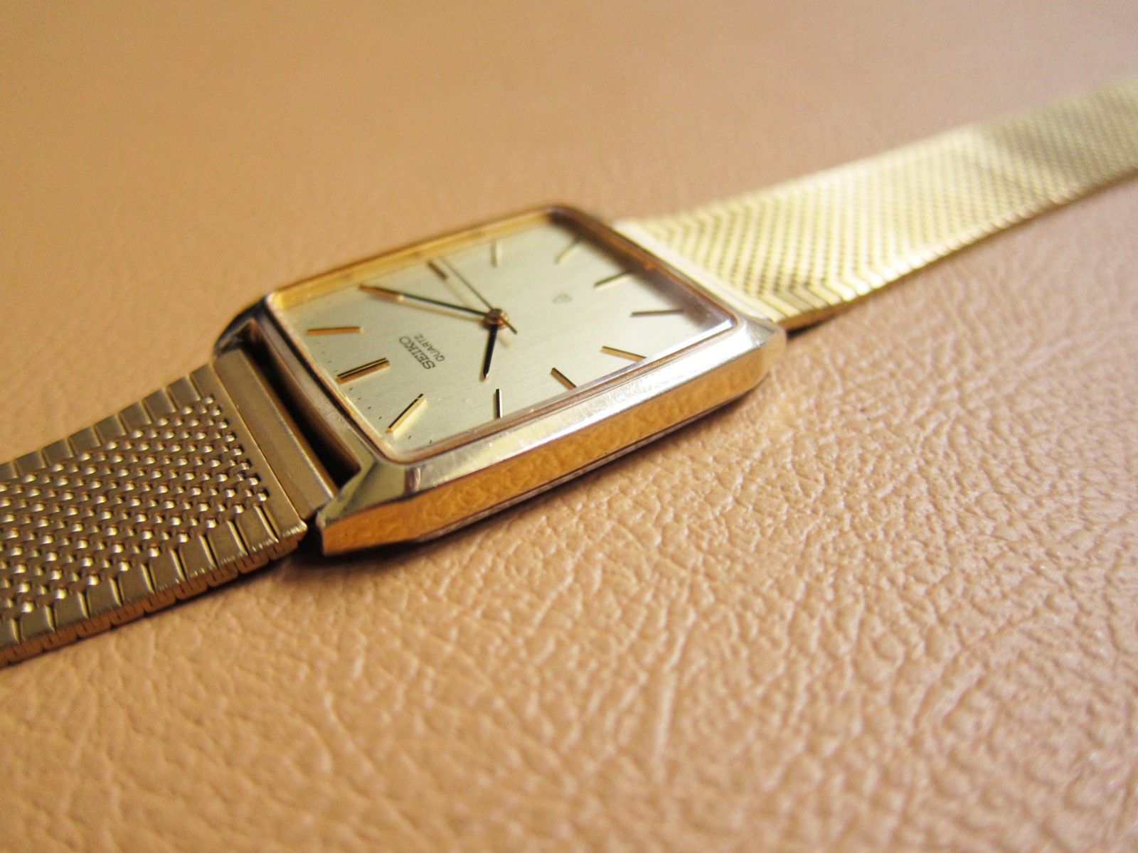 SEIKO 2621-5240 Chariot Gold-Plated Men’s Quartz Watch (MADE IN JAPAN)