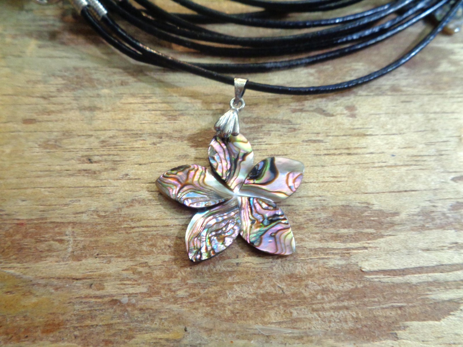 30MM CARVED PAUA ABALONE SHELL HAWAIIAN PLUMERIA PENDANT LEATHER NECKLACE 18″ #1