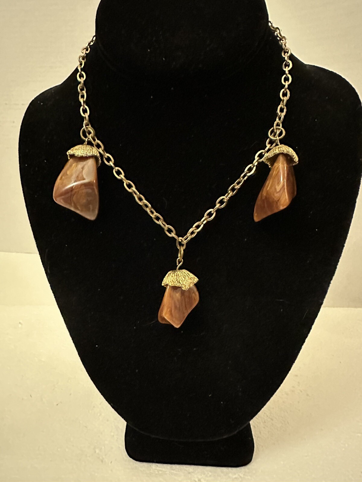 Bakelite Necklace Brown Bakelite Acorn Pendants Art Deco Choker 15-1/2 In.