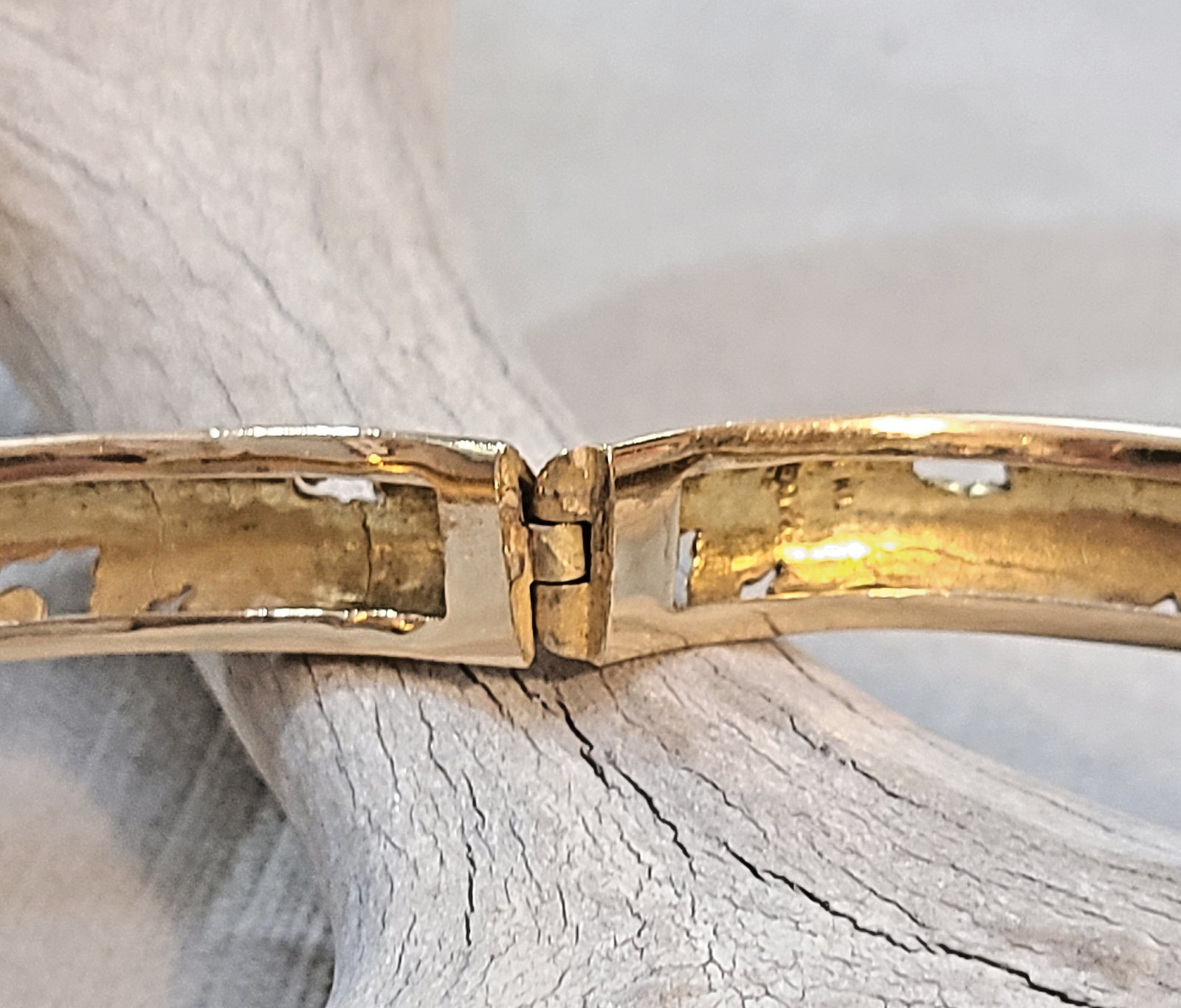 21K Yellow Gold Hinged Bangle Bracelet 25.2 grams Cutout Leaf Design Sz 6″ Small