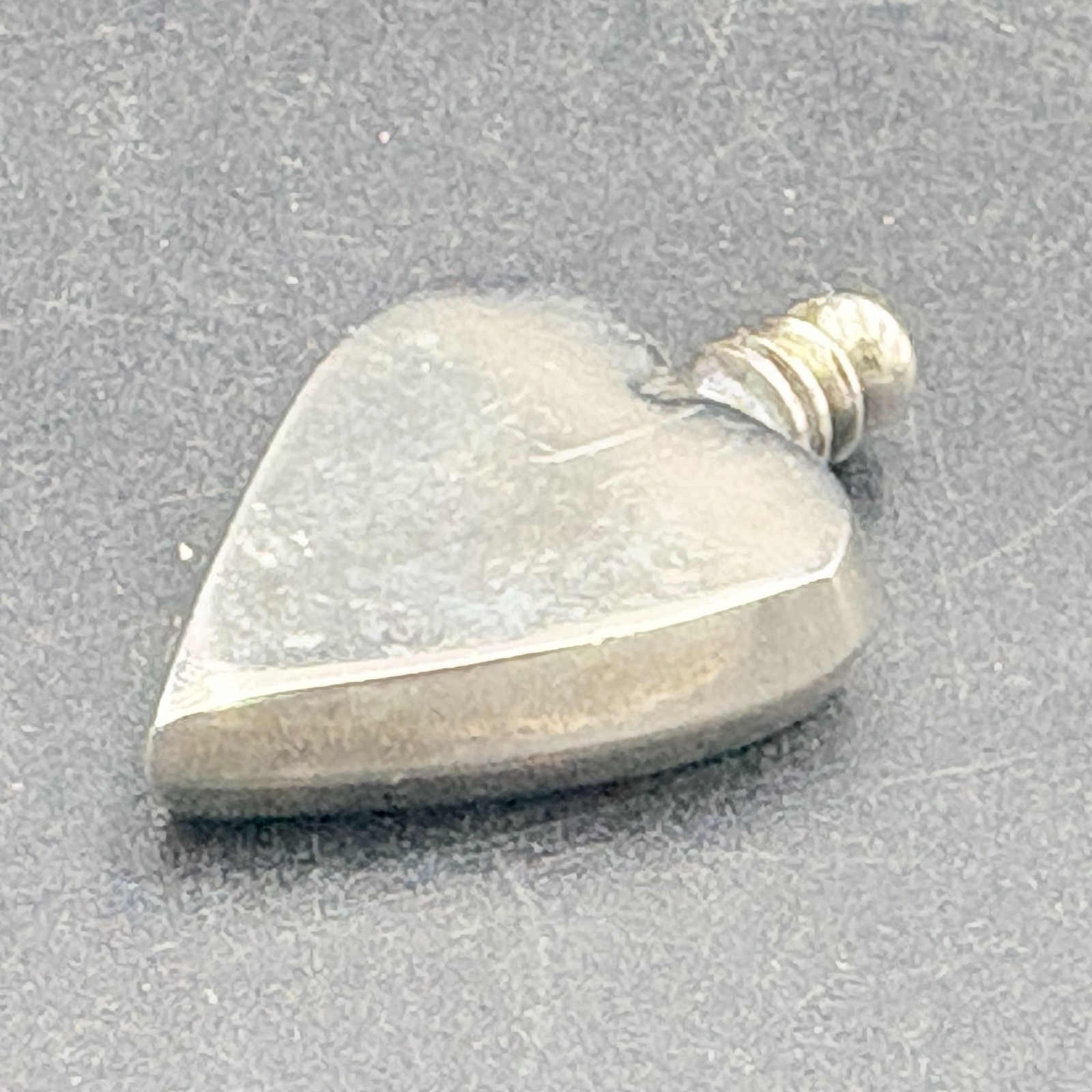 Vtg Narrow Heart-Shaped Silver Tone Perfume Bottle Necklace Pendant Screw Cap
