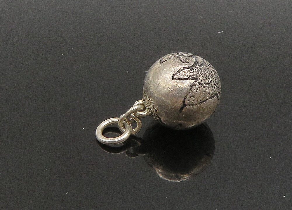 925 Sterling Silver Vintage Petite Etched World Globe Motif Pendant PT19361