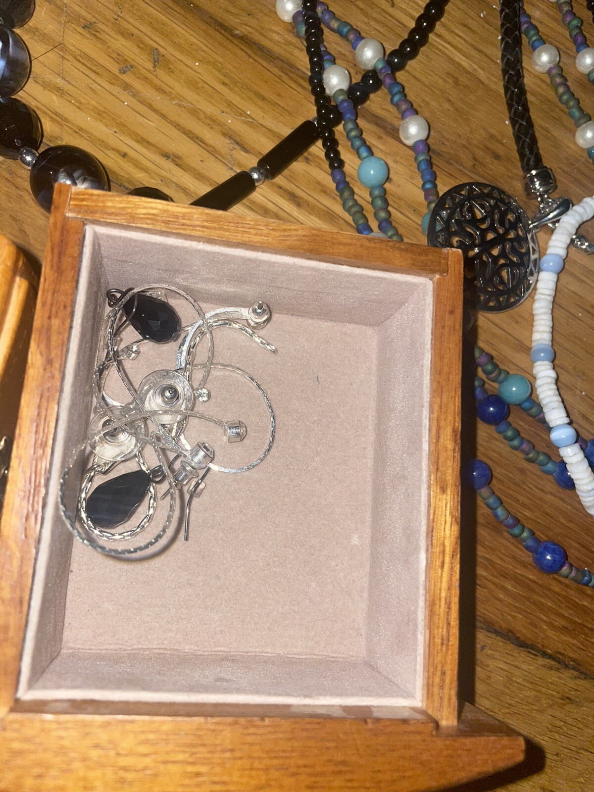 Mixed lot of Jewlrey BRACELET NECKLACE EARRINGS RINGS