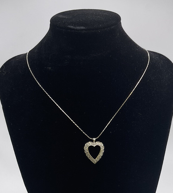 14K White Gold 18 Inch Necklace w/ Diamond Heart Pendant .18tcw 3.2grams