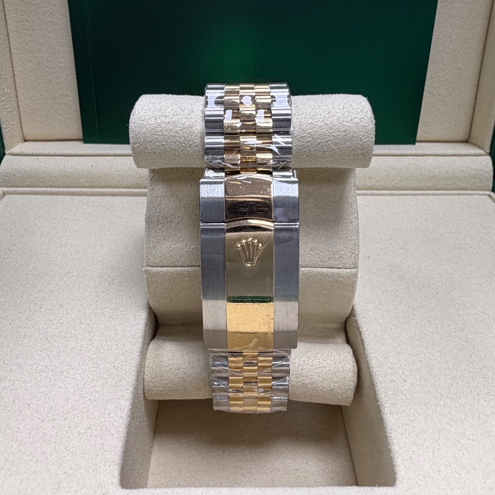 Rolex Skydweller 2025 42mm 336933 Champagne Dial 18K YG Bezel TT Jubilee B&P