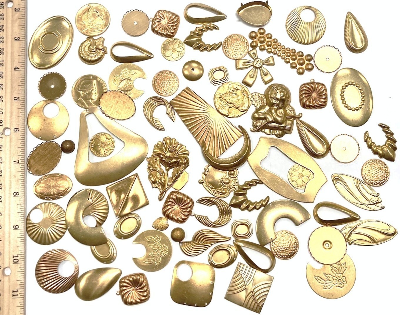 1/2 POUND VINTAGE ASSORTED SOLID BRASS STAMPINGS, FINDINGS & SETTINGS LOT 1652