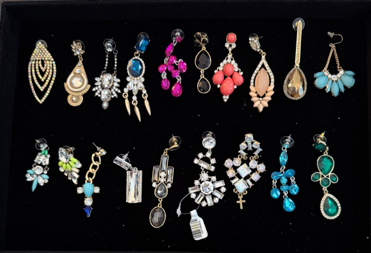 Reseller closure lot 28 — 28 pairs dangle drop fashion earrings free shipping