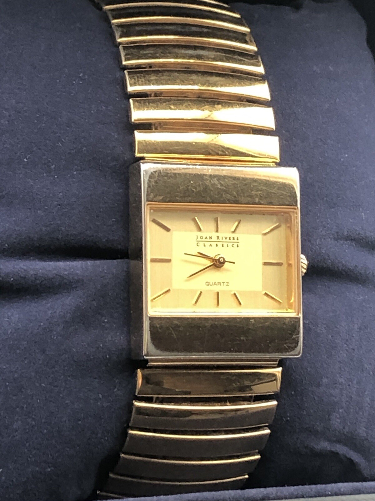 JOAN RIVERS V377 Classic Collection Gold Tone QUARTZ WATCH w/Stretch Band