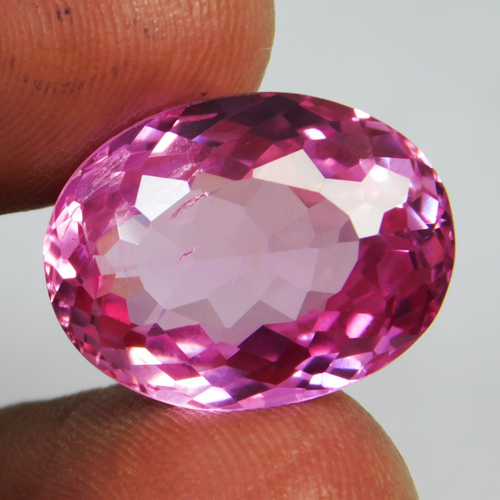 IGL CERTIFIED 18.70 ct IF Oval Natural Vivid Pink Sapphire – Unheated Gemstone