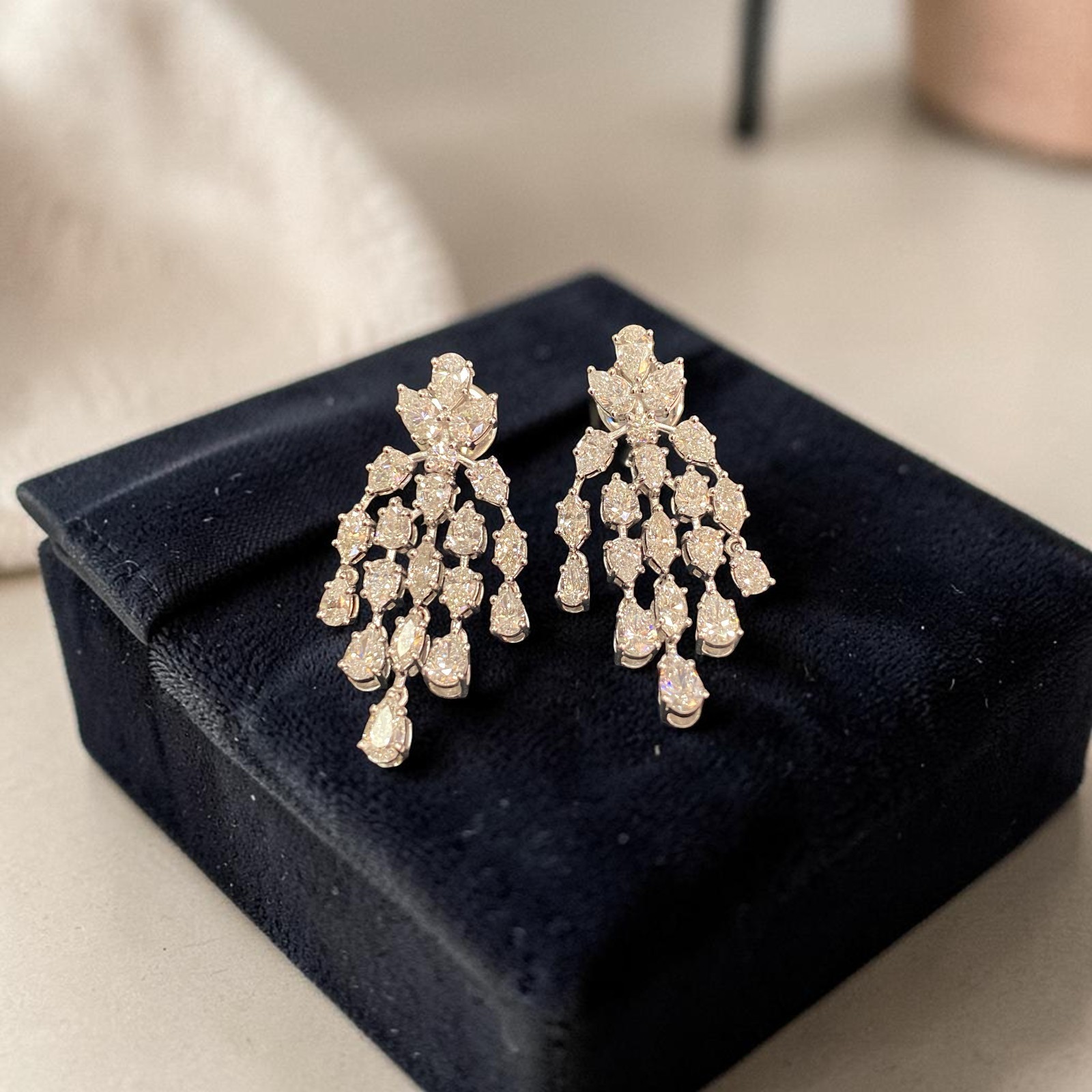 Beautiful 4.07 Cts Pear Marquise Round F/VS1 Diamonds Dangle Earrings 18K Gold