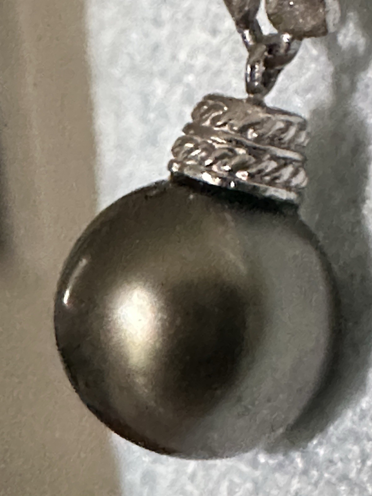 14K white gold plumeria 9mm Tahitian black pearl pendant 1.95g