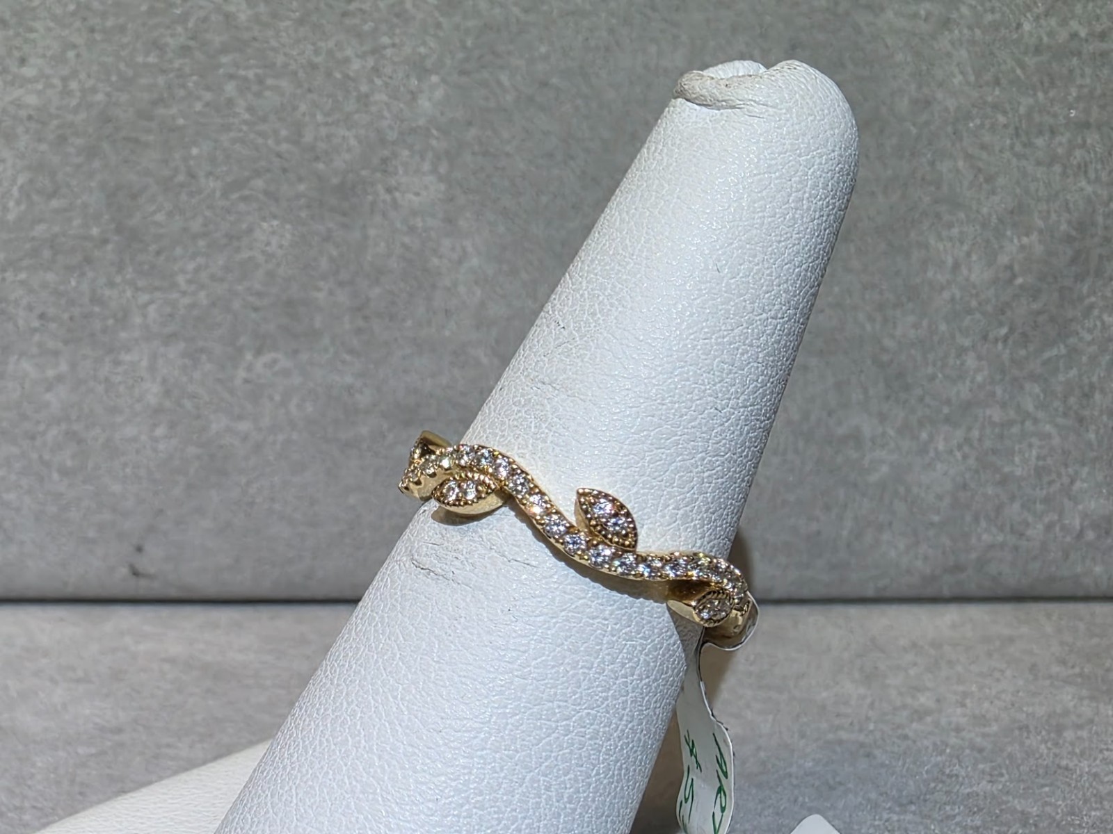 14K Yellow Gold Ladies Diamond Vine Band