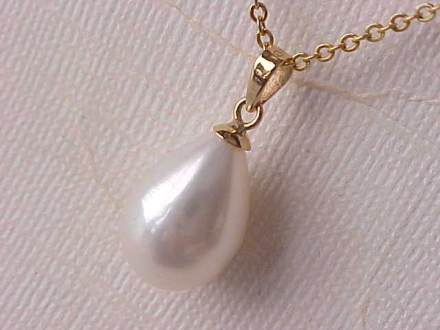 11.5MM X 17MM GENUINE WHITE PEARL PENDANT SOLID 18K YELLOW GOLD